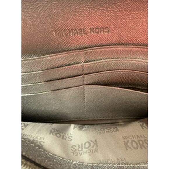 Michael Kors Metallic Silver Clutch Wallet*Jet Set Large Carryall Trifold* - Picture 10 of 14